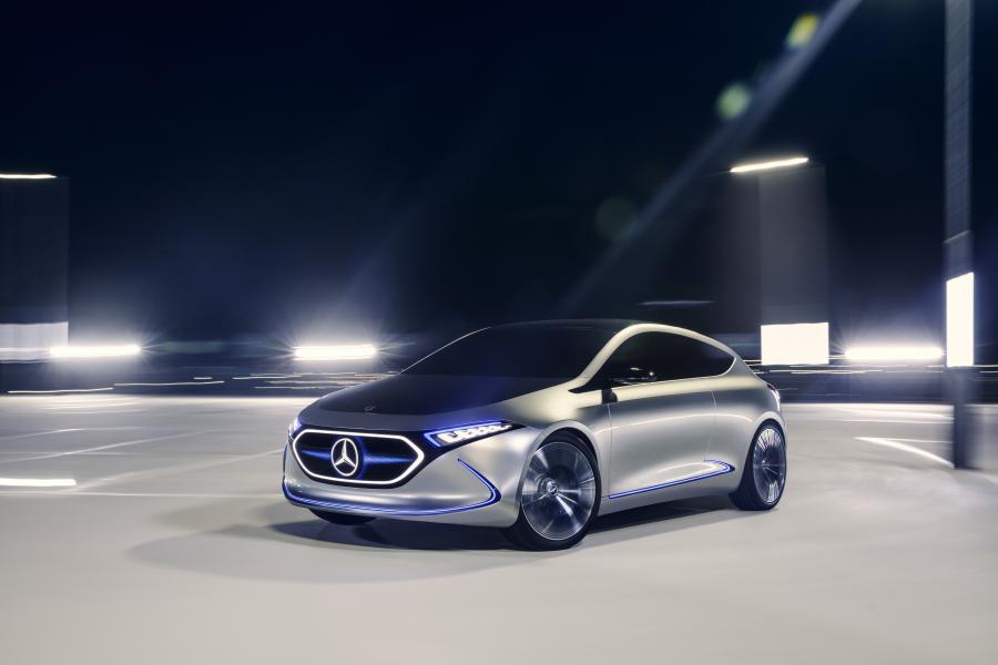  Mercedes-Benz Concept EQA 2017 года  (фото 6 из 20)